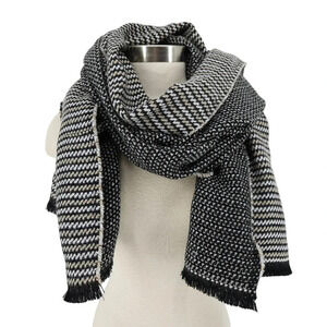 GAP Oversized Wrap Scarf Rectangle Black Cozy Chevron Knit Fringe Hem